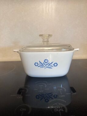 Vintage Corning ware 1 and 3/4 qt White Casserole Dish with Blue cornflower